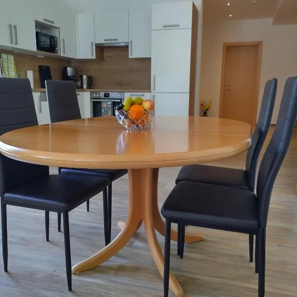 Apartment im Haus mit Herz: Nassereith şehrinde bir otel