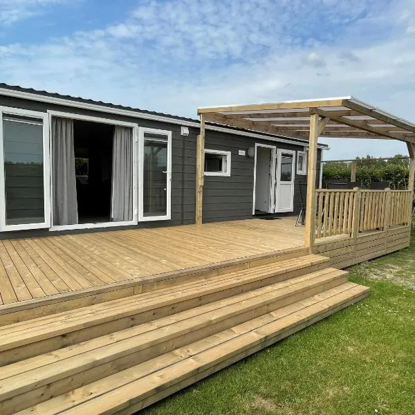 Polderhuisje 1 - Heerlijk chalet met overkapt terras en 2 slaapkamers - max 4 pers - 3 km van Noordzee - locatie op camping 1, hotel a Rockanje
