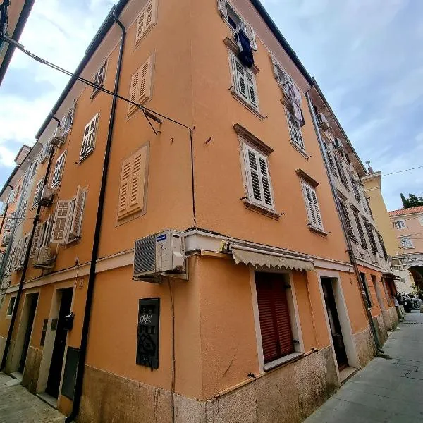 Apartments Lara 2 - with more affordable parking, hotel v destinaci Piran