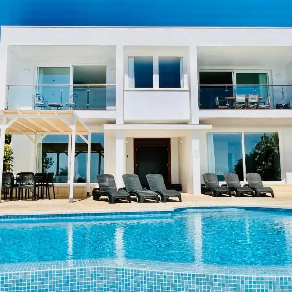Villas Tin Coves Noves, hotel di Punta Grossa