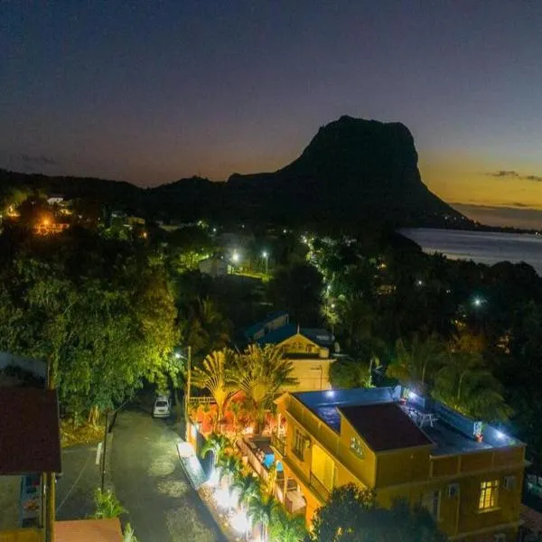 Lukshvilla private villa Le morne wind n kite surfers accomodation & car rental mauritius, hotel em La Gaulette