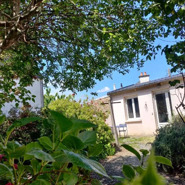 Maison calme "entre terre et mer" - proche gare - stationnement - jardin, hotel Saint-Brieucben