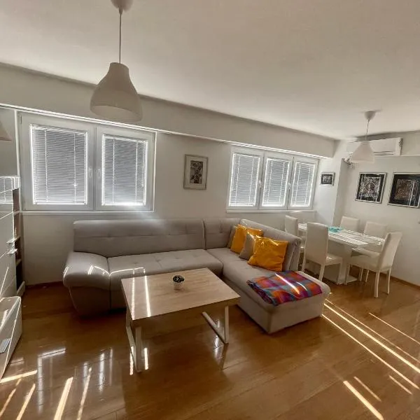 New Cozy Apartment, hotel v destinaci Skopje