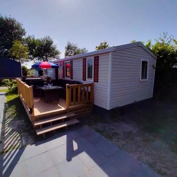 BJ Chalets - Robbengat 68 - Gezellige chalet op vakantiepark Lauwersoog! Vroege incheck!, hotel v destinaci Lauwersoog