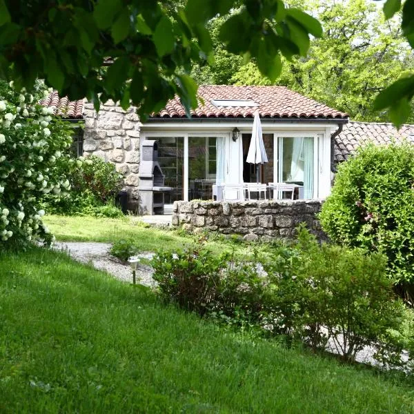 Les Grangeonnes, gîtes nature, piscine, bain nordique, sauna pour accueil familiale ou de groupe, hotel v destinaci Saint-Basile