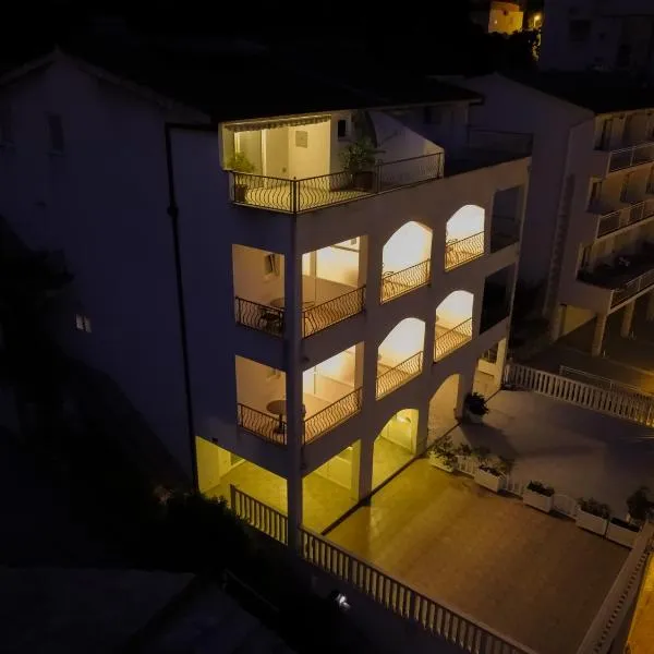 Apartments Larus, hotel v destinaci Baška Voda