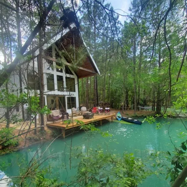 Waterfront Lonestar Cabin in a Magical Forest, hotel v destinaci Waller