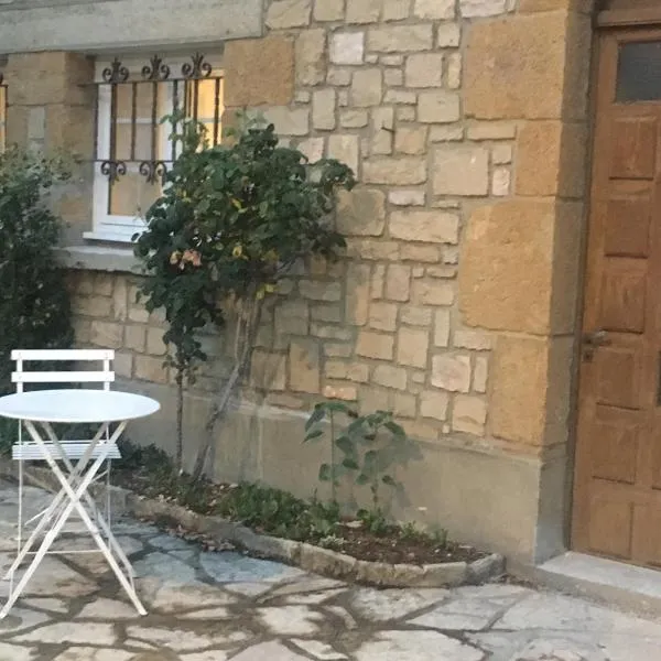 Les studios de Philibert, hotel v destinaci Figeac