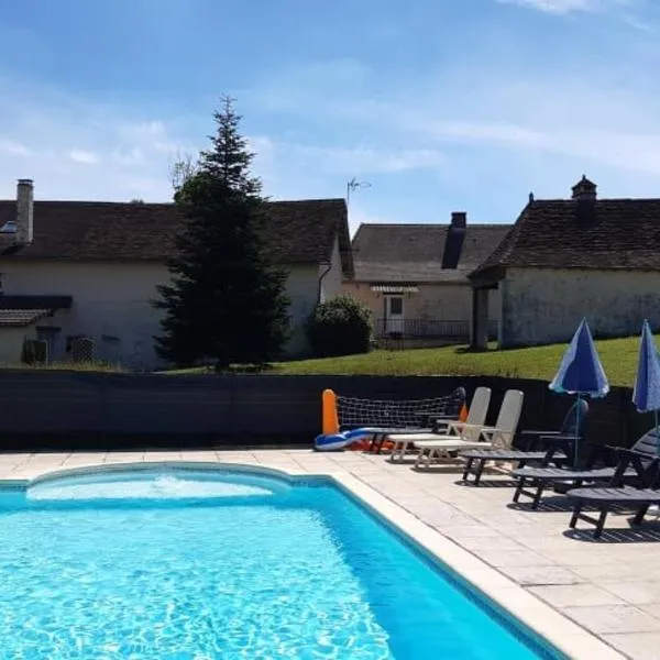 Gites Le Clos de Lamie avec 2 piscines privées, hotel di Milhac-dʼAuberoche