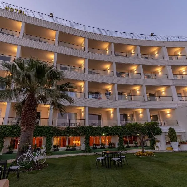 Ramada Resort by Wyndham Puerto de Mazarron、マサロンのホテル