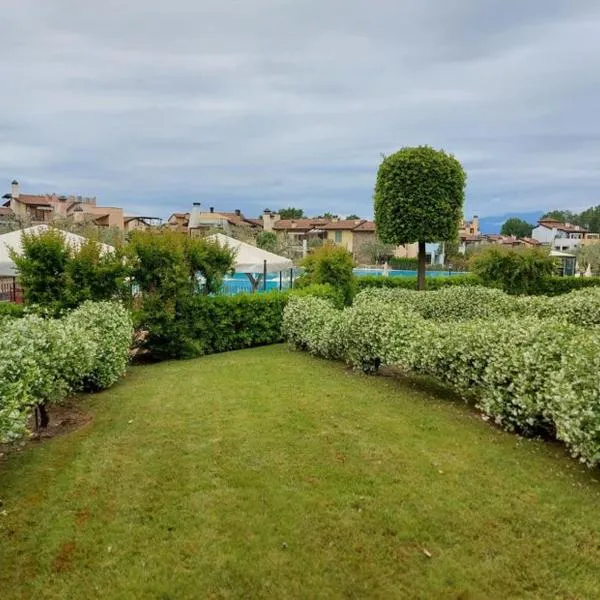 Garda Resort Village I Borghi, hotel in Peschiera del Garda
