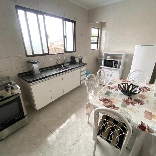 Apartamento no Guarujá, a poucos minutos da praia - Foto 4