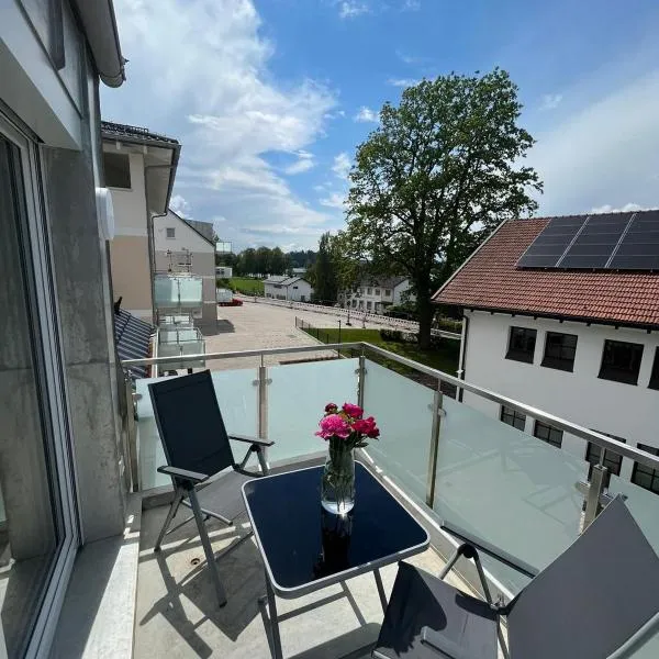 Traumhafte neue Dachterrassenwohnung am Soyener See, hotel in Alteiselfing