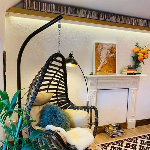 3 Bed Apartment/Explore the Area/Enjoy our Pub, hotel in Galway