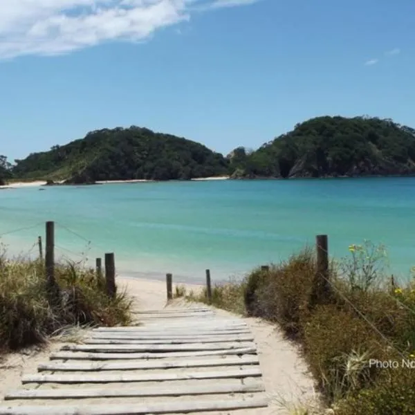 Matapouri bach - beautiful Northland beach, hotel v destinaci Helena Bay