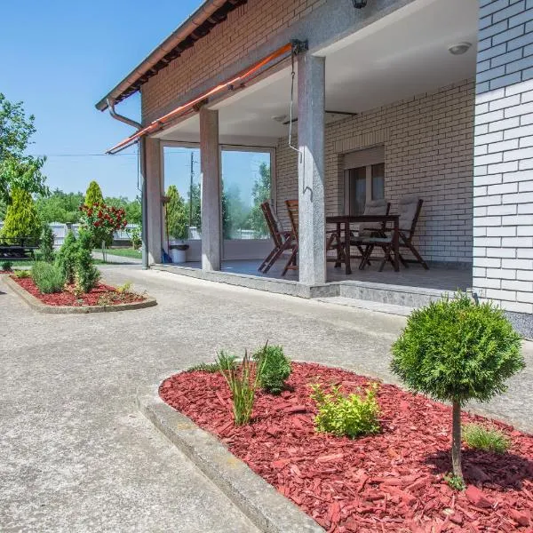 Vila Čair, viešbutis mieste Balajnac