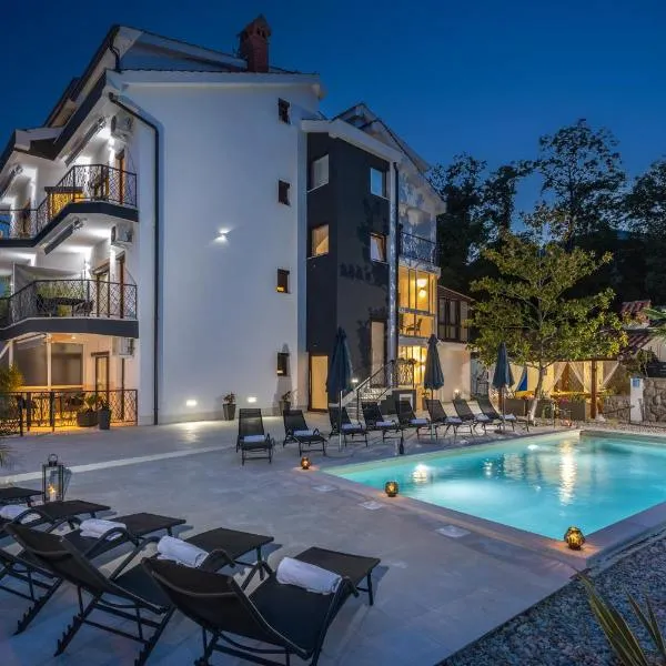 Villa Adriatic, Apartment Rebecca with heated swimming pool, sew view, childrens playground, khách sạn ở Ičići