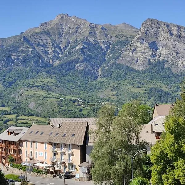 Les Fauvettes – hotel w mieście Saint-Léger-les-Mélèzes