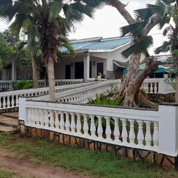 Peters Mansion Bougainvillea Premesis, hotel v destinaci Mtwapa