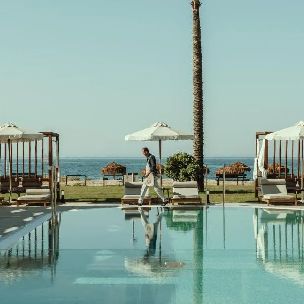 Asterion Suites & Spa - Designed for Adults، فندق في ييراني