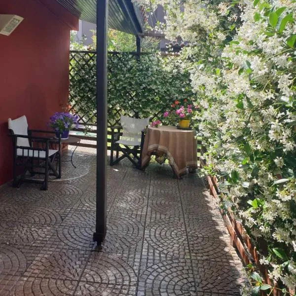 SMALL COTTAGE ASTERIA, hotel in Agria