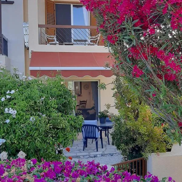 Eva Gardens corner house Lower Peyia Paphos: Peyia şehrinde bir otel