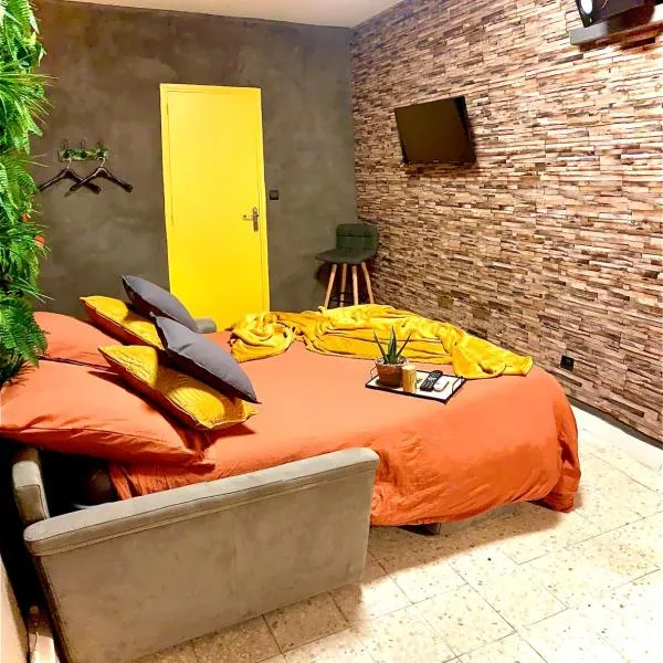 Chambre Coté Terre & Coté Mer, hotel in Cuxac-dʼAude