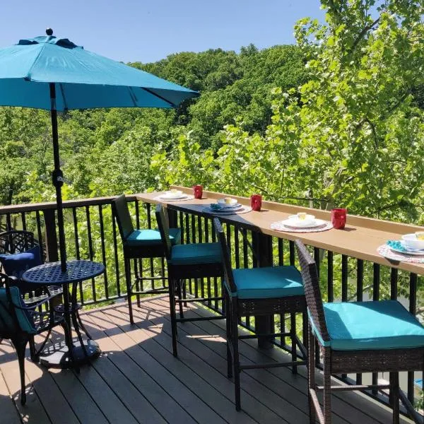 Lakefront Osage Beach Home with Community Pool!, hotel v destinaci Osage Beach