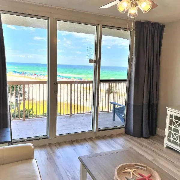 Pelican Beach 2 bedroom 4th floor Gulf Front Condo, hotel en Destin