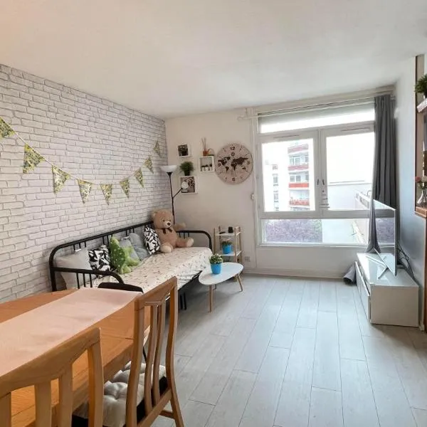 Belle place pour votre voyage à Paris-Ladefense, hotel v destinácii Houilles