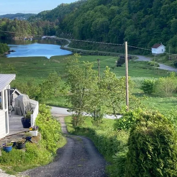 Anneks i naturskjønne Gitlevåg, hotell i Lyngdal