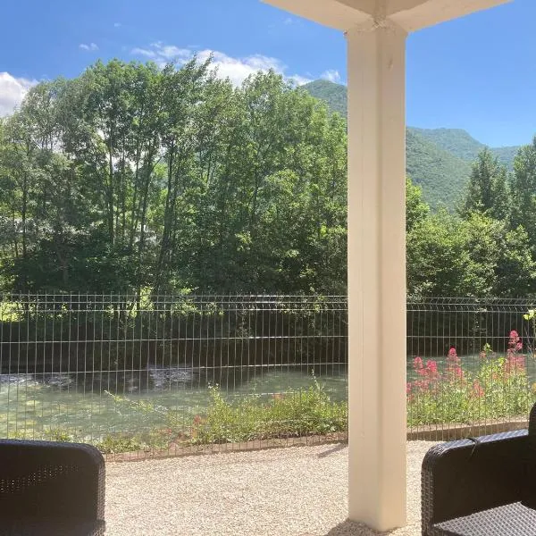 Maison 4 personnes en bord de rivière, hotel a Sarrancolin