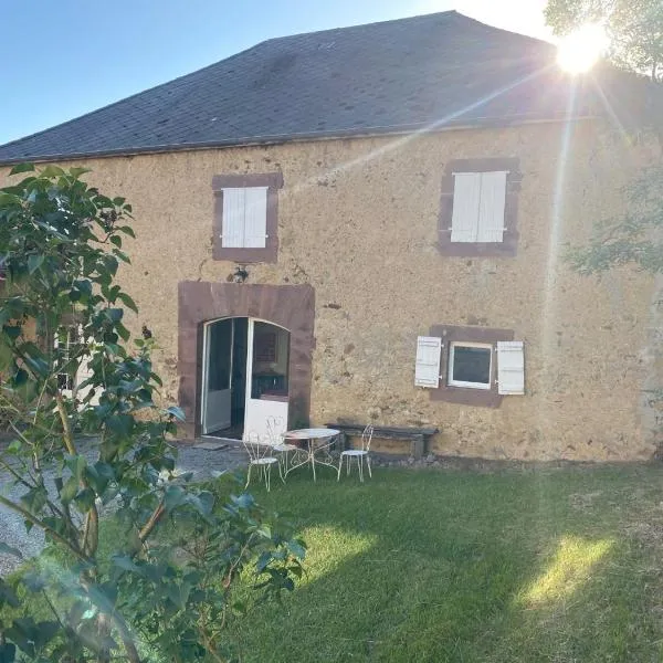 GÎTE GUIROYA, hotel in Saint-Jean-le-Vieux