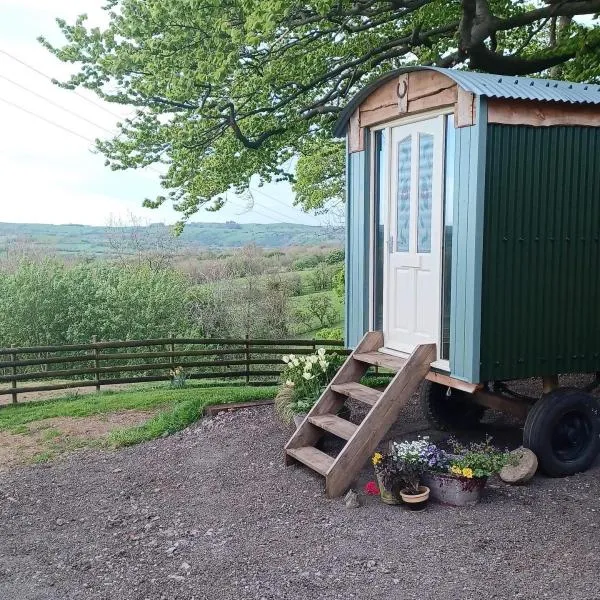 Rhodes To Serenity - Waterfall Shepherds Hut, hotel v destinaci Cauldon