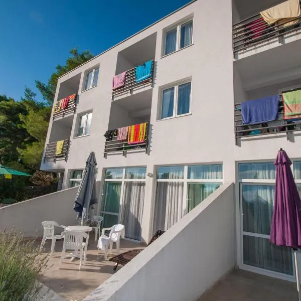 Hotel Mirta, hotel Božavában