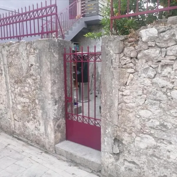 Phoenix Central Square Town House, hotel v destinaci Lefkada