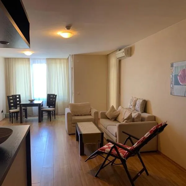 Two bedroom apartment 5 minutes from the beach, hotel in Golden Sands