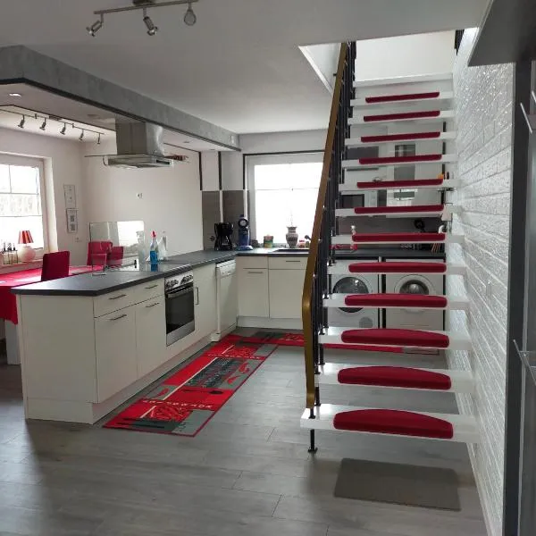 Viesnīca Exklusive FeWo Papenburg mit Terrasse & beheiztem Wintergarten pilsētā Papenburga