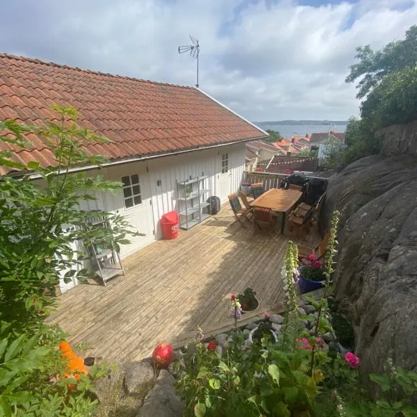 Cozy house in central Lysekil, 4-6 beds, hotel v destinaci Lysekil