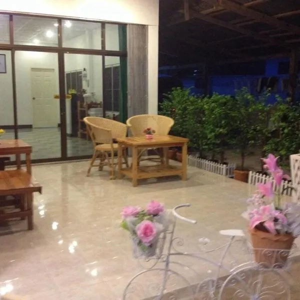 芒考空間本旅館，Ban Dan Lan Hoi的飯店