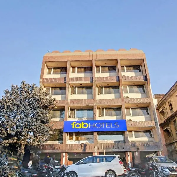 FabHotel Surya: Dīwānganj şehrinde bir otel