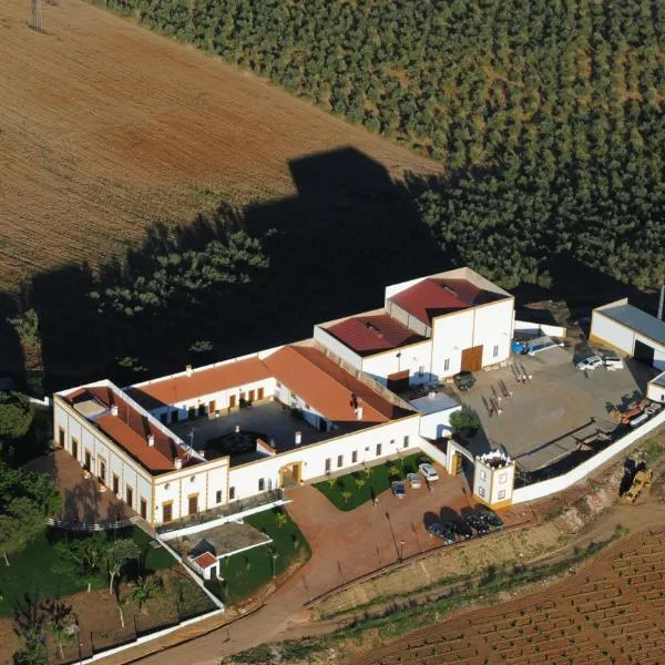 Hotel Bodega el Moral, hótel í Valencia de las Torres