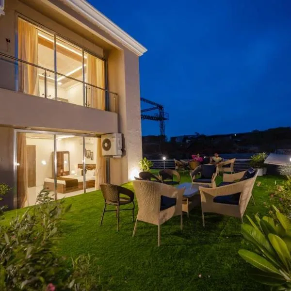 The Retreat-Pool Villa 5BHK with Indoor pool and 1200sq feet deck area, hotel in Igatpuri