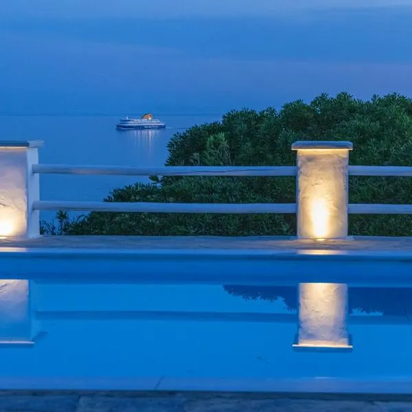 Big Blue Suites & Apartments, hotel v destinaci Kionia