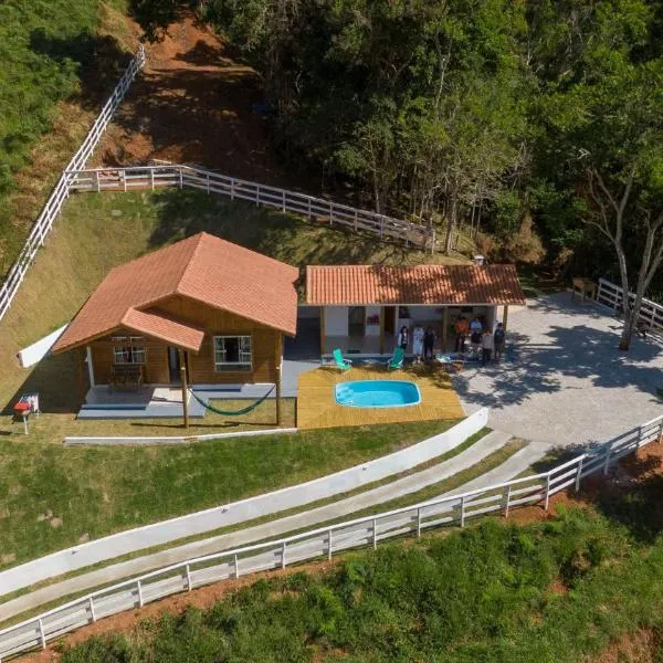 Recanto Águas Nascentes - Casa na serra com piscina e cachoeira no quintal!!, hotel em Espera Feliz