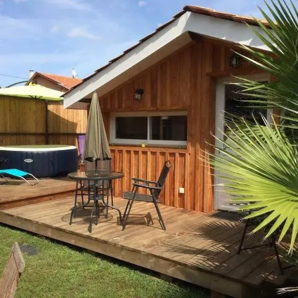 Adorable chalet des Huttiers - Bassin d'Arcachon、オードンジュのホテル