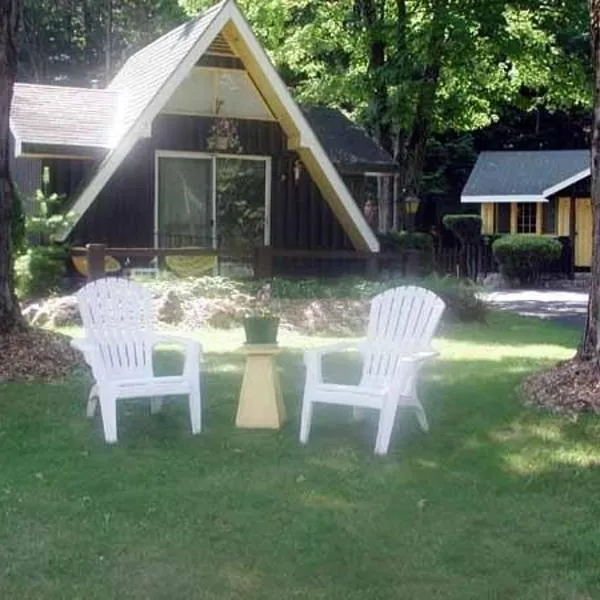 Amber Lantern Two-Bedroom Cottage, hotel v destinaci Lake George
