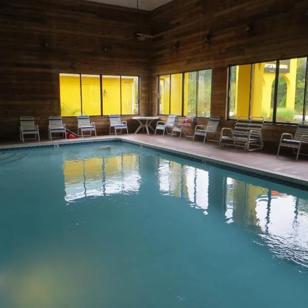 Golden Manor Inn & Suites, hotel v mestu Muldraugh