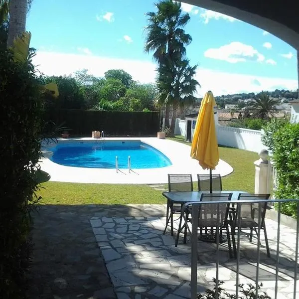 PRECIOSO BUNGALOW EN MORAIRA/ LOVELY BUNGALOW IN MORAIRA, hotel en Moraira