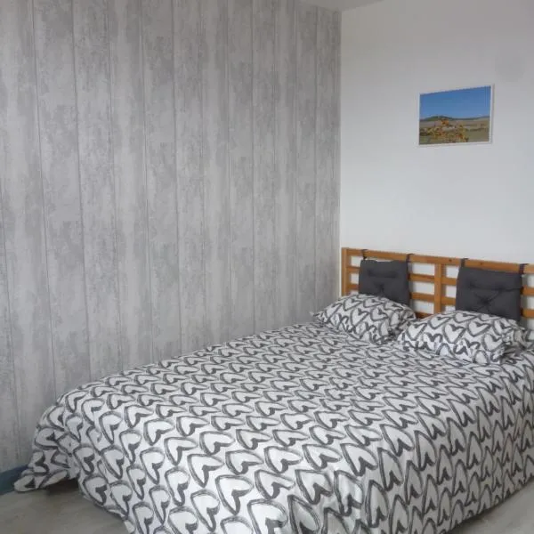 Skipper Appartement à Sangatte au premier étage à 50 metres de la plage avec rangement pour Wingfoil & Kitesurf, hotel di Sangatte